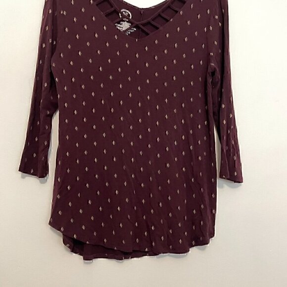 MAURICES 24/7 Patterned Tee Lattice V-Neckline Burgundy Maroon Red 3/4 Sleeve M - Picture 5 of 12